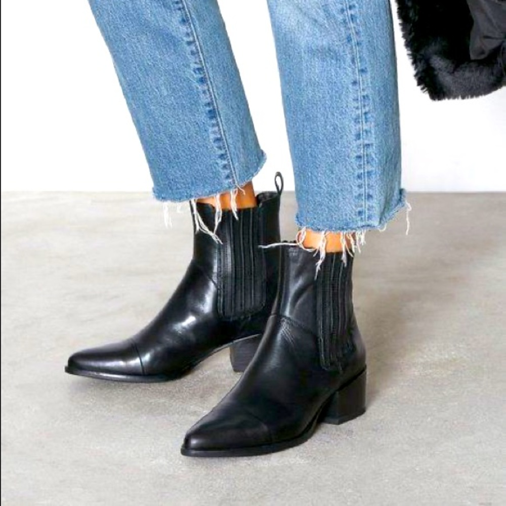 Vagabond Marja Black Leather Chelsea Boots size 6